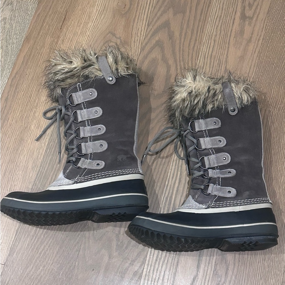 Sorel Women's Gray and Black Winter Boots